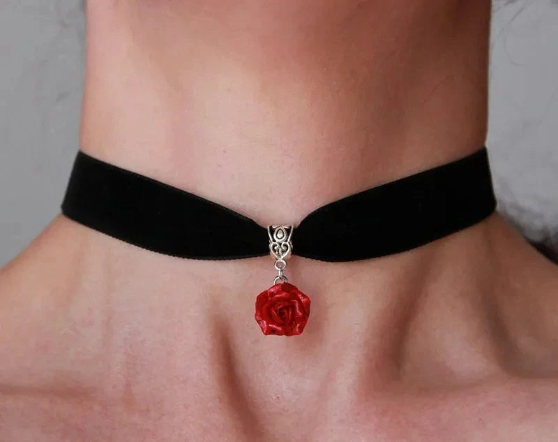 Gothic Black Rose Charm Choker for Women Fashion Witchcraft Jewelry Accessories Elegant Black Rose Velvet Necklace Gift for Her